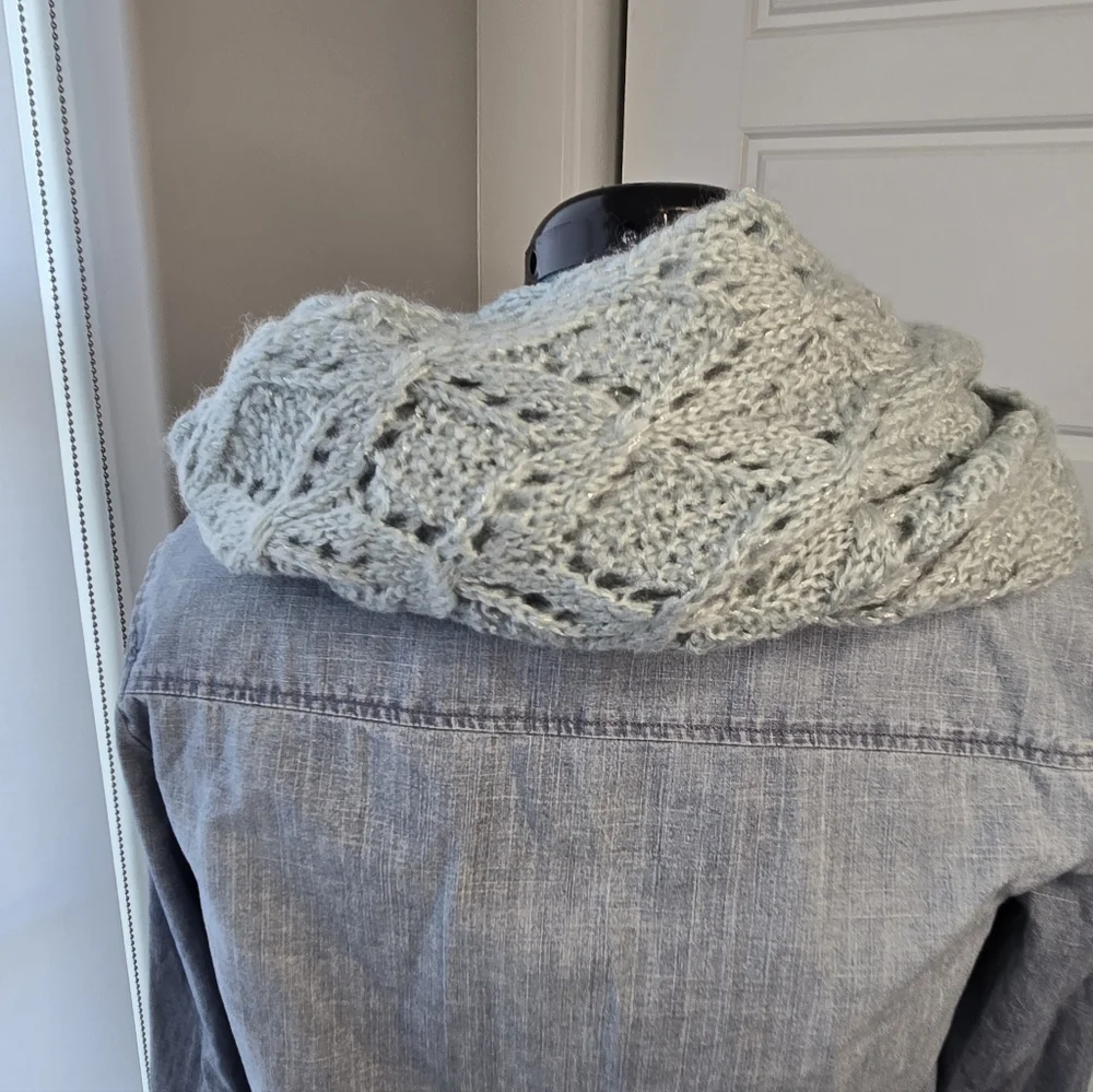 WORLD MARKET SAGE GREEN KNITWEAR OPEN WEAVE INFINITY SCARF WOMEN OS SPRING